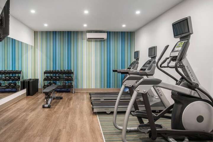 Holiday Inn Express & Suites Chicago-Libertyville by IHG