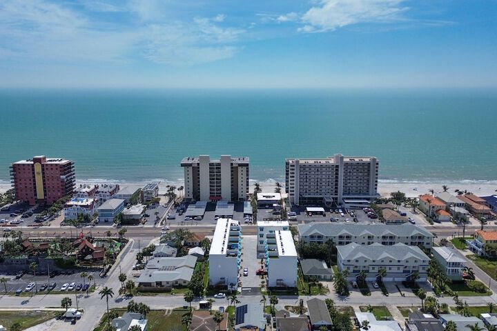 Azul Townhomes C1 - Sol Retreat