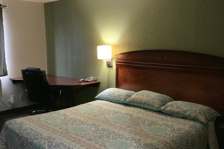 Room 8 of 10