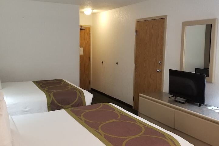 Room 8 of 28