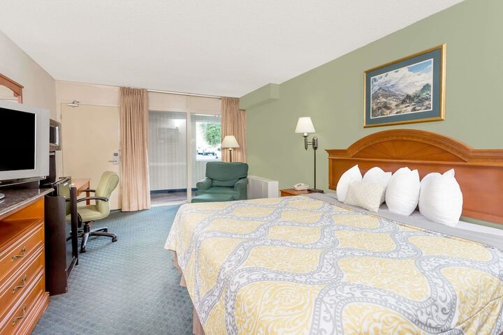 Room 8 of 17