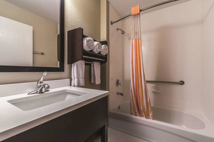 Room 15 of 31