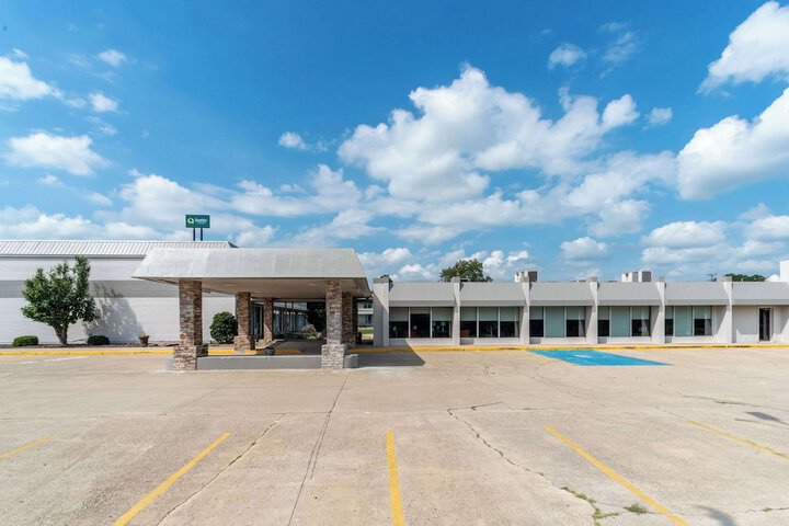 Quality Inn & Suites Vandalia near I-70 and Hwy 51