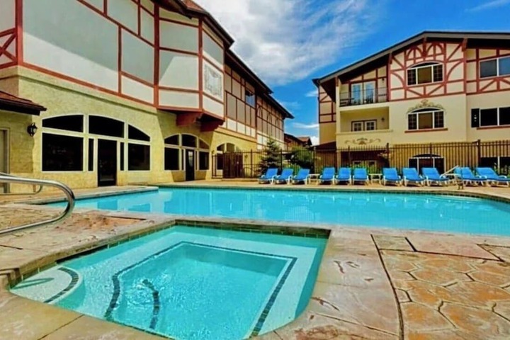 Family Vacation heated in / out Pool Tubing & Ice Skating 719 3 Bedroom Townhouse by RedAwning