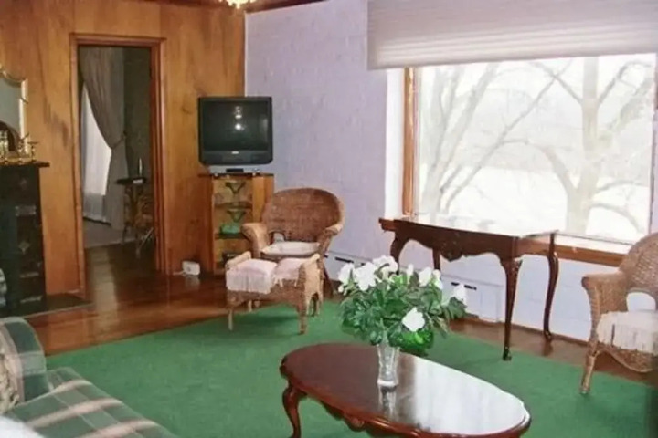 THE RIVERS EDGE EXECUTIVE SUITES