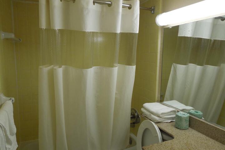 Room 13 of 16