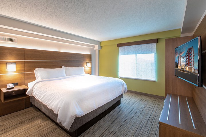 Room 19 of 48