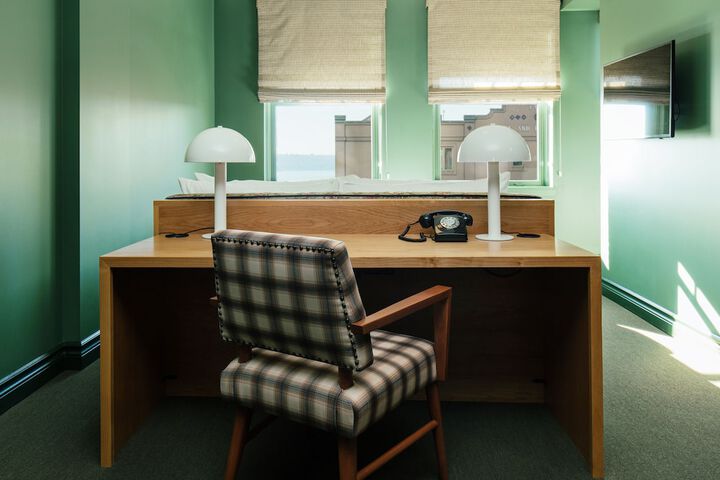 Room 33 of 59