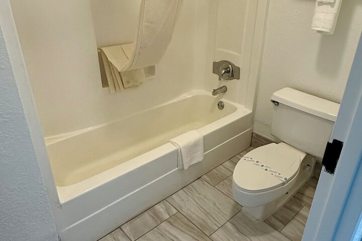 Days Inn by Wyndham Eglin AFB