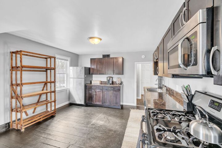 The Loft 3BR Apartment with Scenic Deck