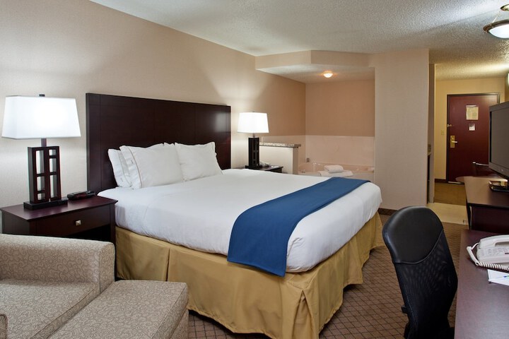 Holiday Inn Express Grove City by IHG