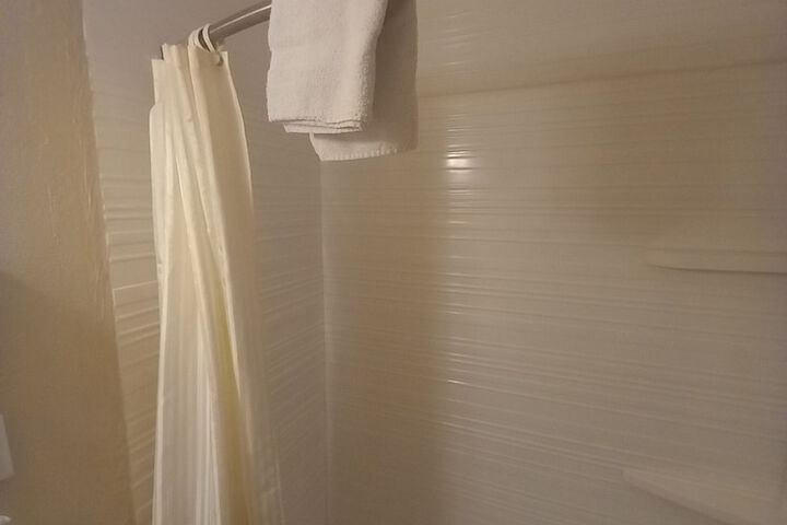 Room 34 of 107