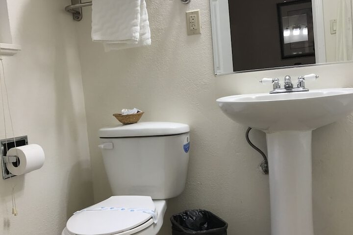 Room 11 of 25