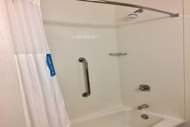 Room 33 of 50