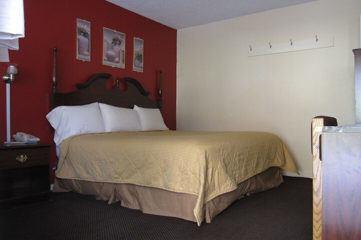 Room 9 of 14