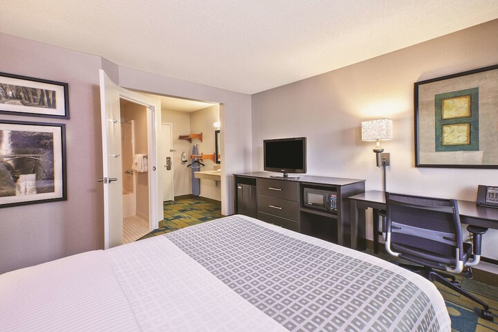 Room 16 of 32