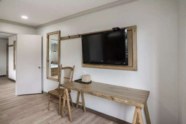 Room 34 of 46