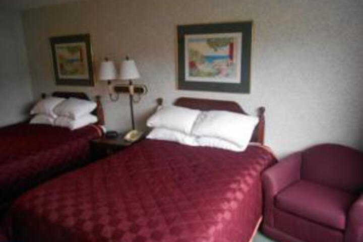 Econo Lodge Inn and Suites