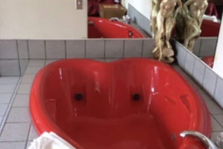 Hot Tub 55 of 69