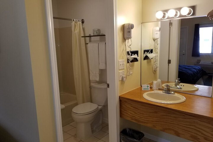 Captains Quarters Motel