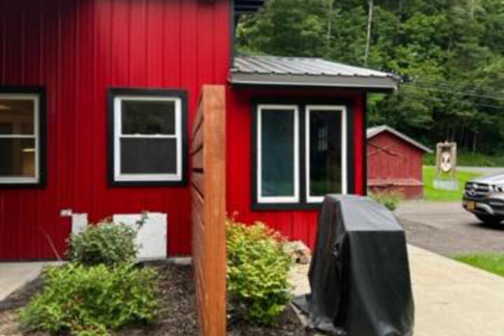 Froggy Goggle Barn