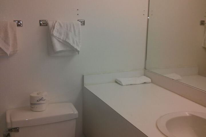 Room 10 of 18