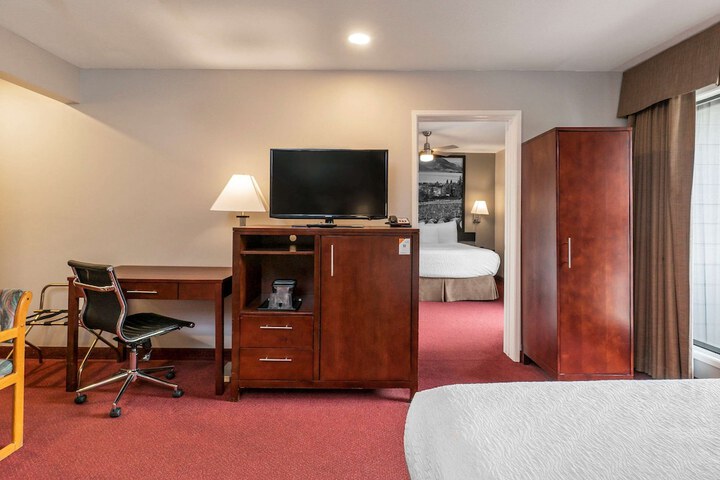 Room 25 of 53