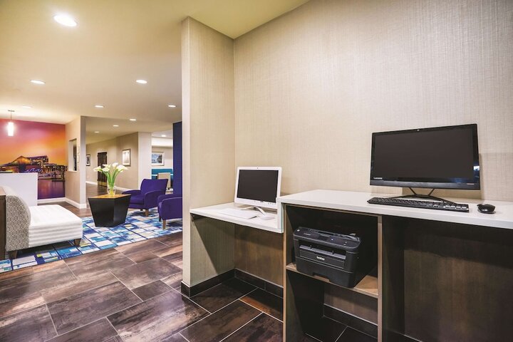 Business Center 33 of 33