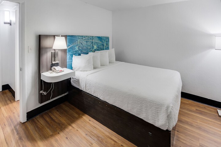Room 21 of 74