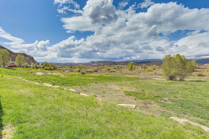 Near Trail: Dtwn Eagle Ranch Condo w / Balcony