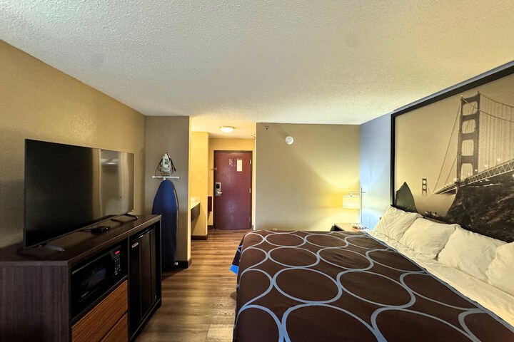 Super 8 by Wyndham Booneville