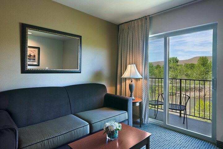 Oxford Suites Yakima