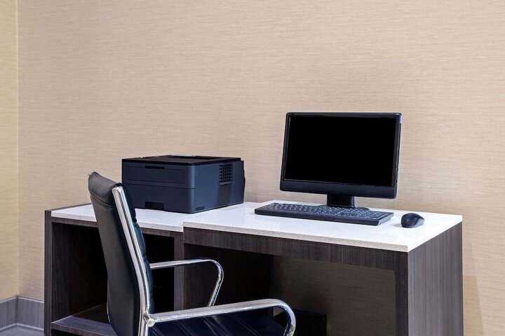 Business Center 23 of 23