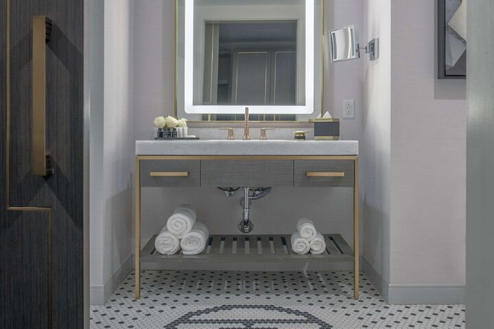 Tulsa Club Hotel Curio Collection by Hilton