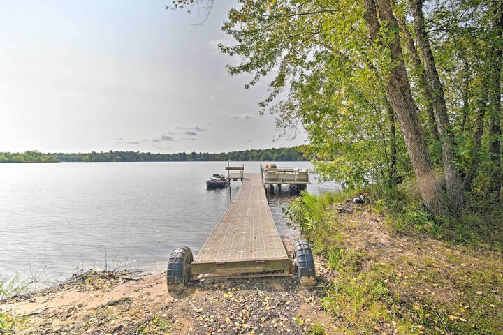 Lakefront Cabin w / Fire Pit Dock, & Boat Rental