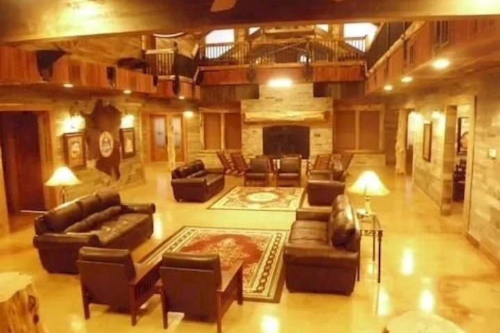 Antler Oaks Lodge