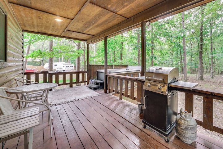 Hot Tub & Deck: Broken Bow azalea House'