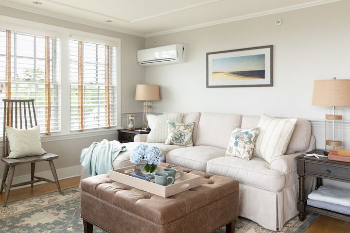 Vineyard Square Hotel & Suites