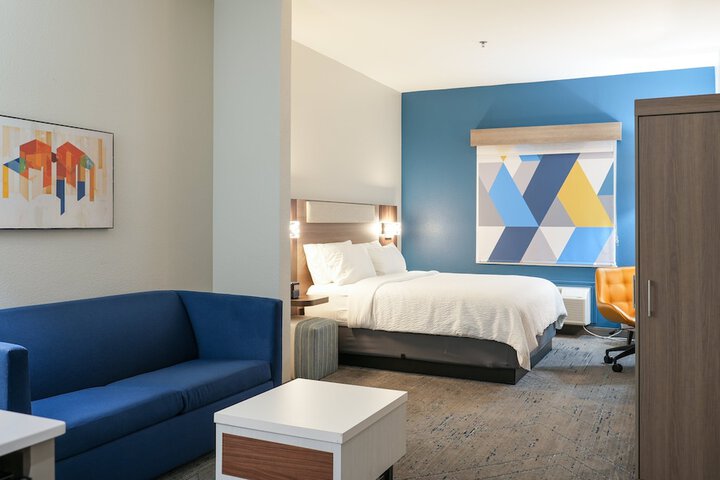 Holiday Inn Express & Suites Dallas Southwest-Cedar Hill by IHG