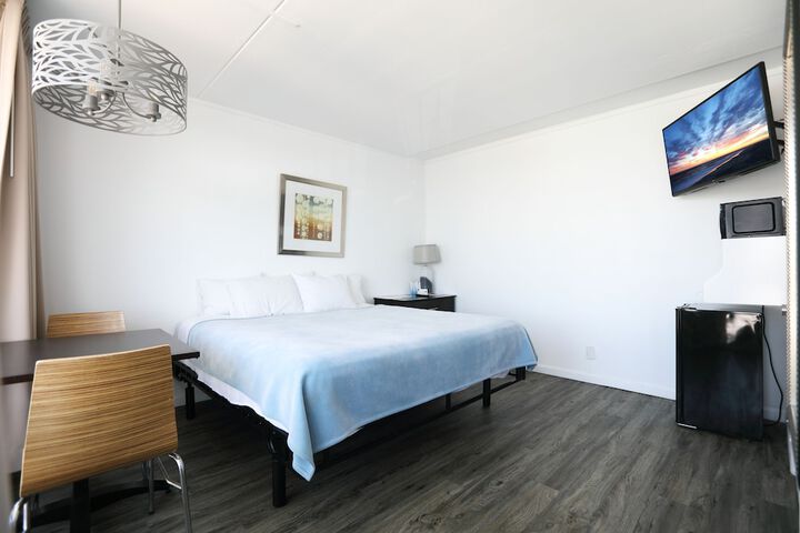 Room 25 of 40