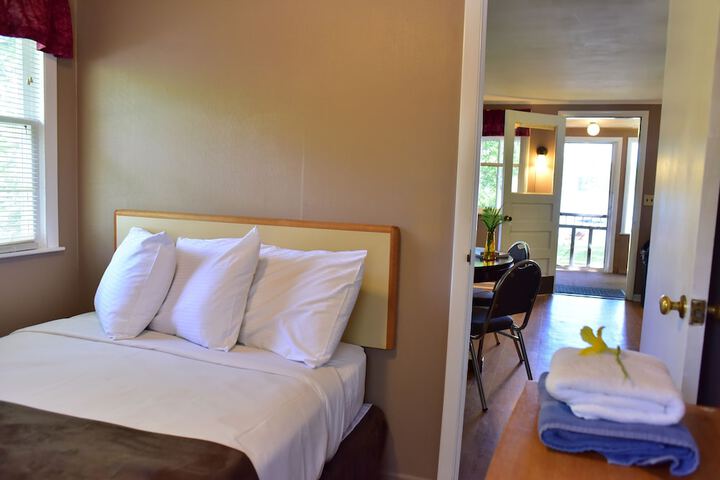 Room 107 of 143