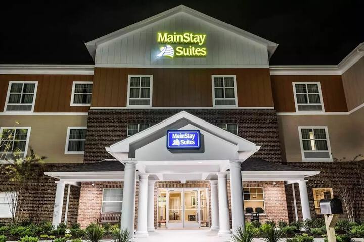 MainStay Suites Hackberry Sportsmans Lodge
