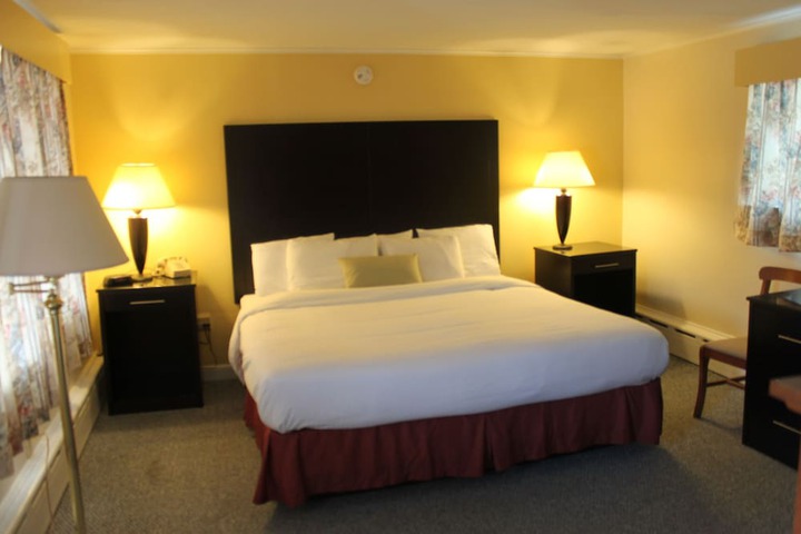 Four Winds Country Motel