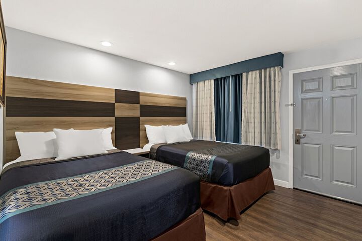 Room 9 of 30