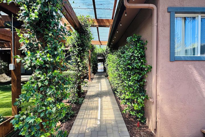 Hotel Exterior 77 of 91
