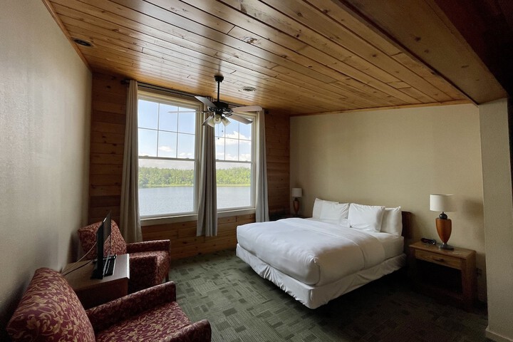 Hanging Horn Lakeside Resort