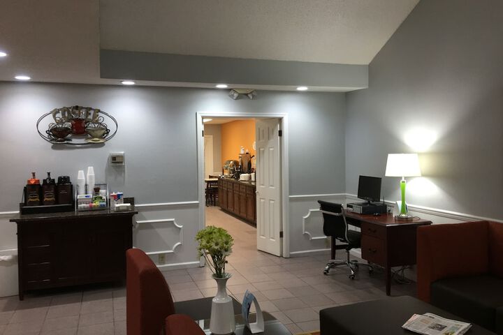 Super 8 by Wyndham Alexander City