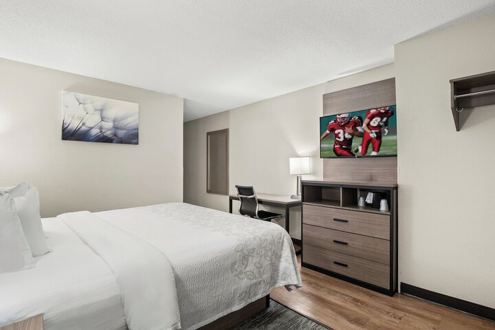 Red Roof Inn PLUS+ Belleville
