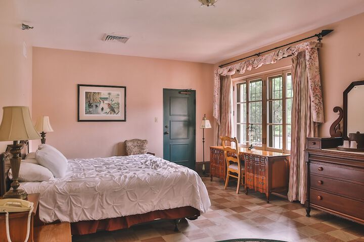 Room 27 of 52