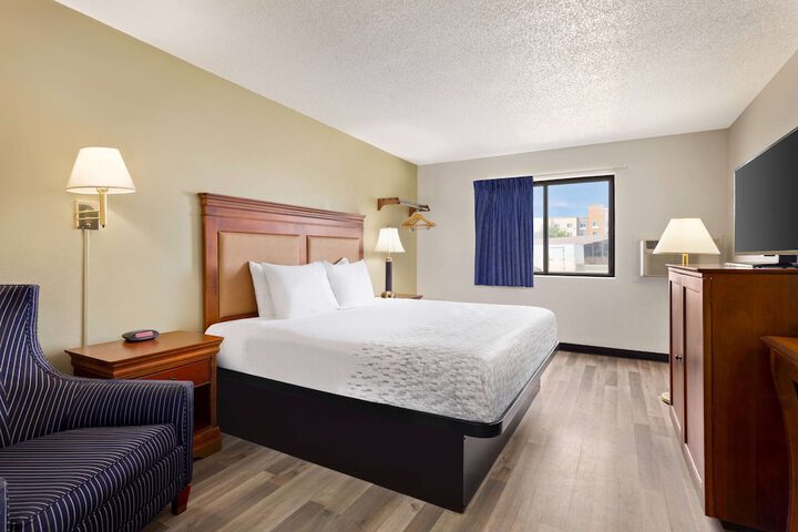 Room 30 of 41